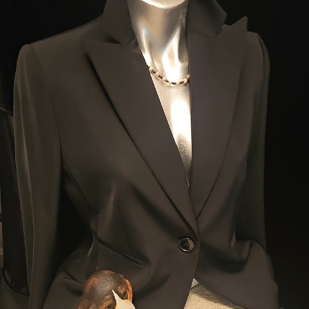 Kasper Black Blazer Classic Notched Lapel Professional Fit Size 6P.